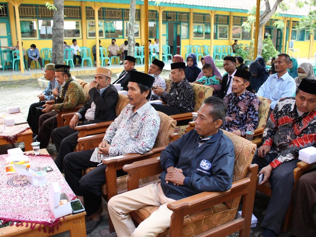 pengurus dan pejabat setempat